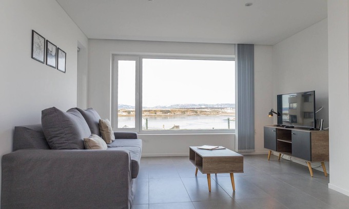 Province of Tierra del Fuego Apartment | Main Street One-Bedroom Apartment with Balcony, Sea and city view