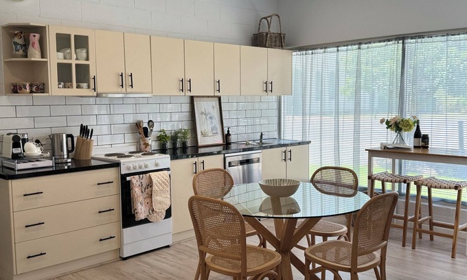 Wahgunyah Apartment | Main street accommodation near the Murray River and wineries!