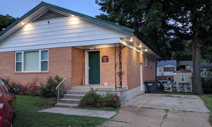 Jonesboro House | Main Street Lodge 2 mins to Downtown Jonesboro and St. Bernards