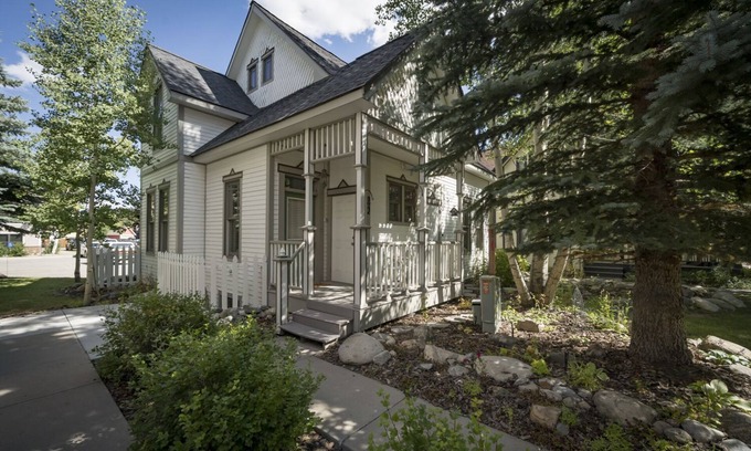 Weisshorn House | Main Street Meadows - Steps to Main Street with Patio & Grill! Across the Street from Gondola