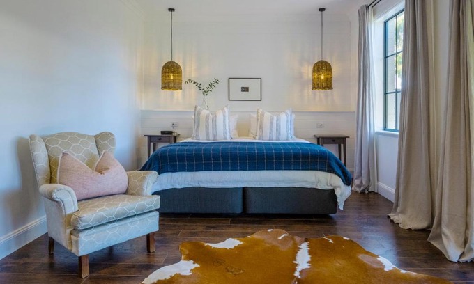 McLaren Flat Apartment | MAIN STREET RETREAT - King BRs, Comp Minibar, Breakfast Prov, Fireplaces