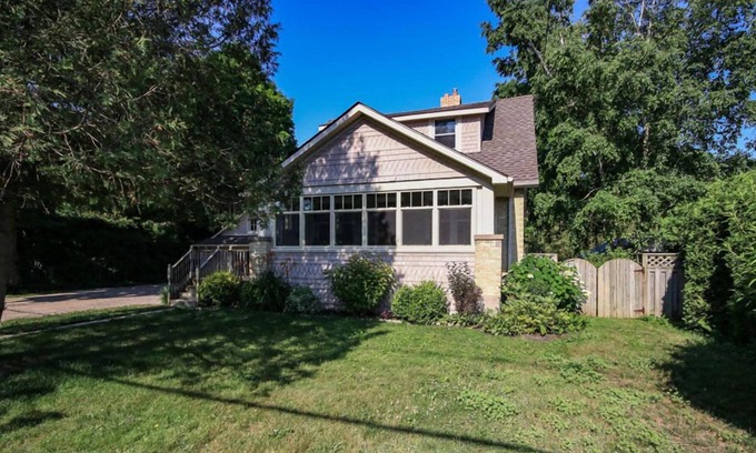 Bayfield Cottage | Main Street Retreat lovely heritage cottage steps from restaurants