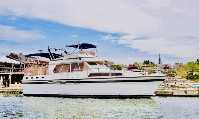 Damariscotta Boat Rental | Maine Bed & Boat, NEBI on the scenic Damariscotta River
