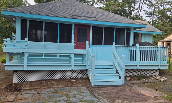 Brownfield Cottage | Maine Lakehouse near N. Conway Beach Access/Pool table/Screened Porch/gas grill