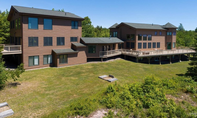 Robbinston Cabin | MAINE - Magnificent Luxury Lodge Set On 561 Acres with Water Activities
