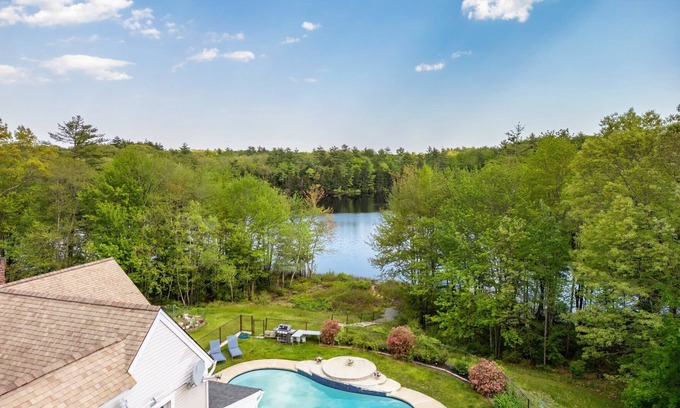 Sanford House | Maine Pondfront Home Sleeps 22 - Pool & Hot Tub