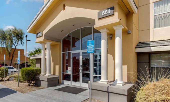 Paradise Hotel | MainStay Suites Las Vegas Flamingo