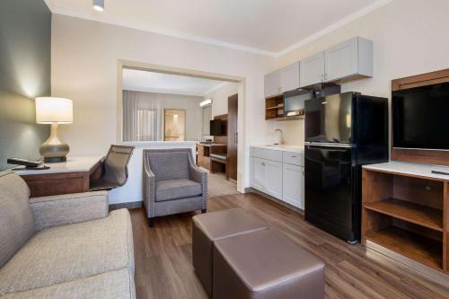 Santa Ana Hotel | MainStay Suites Orange County John Wayne Airport