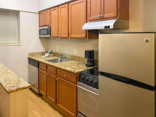 Middleburg Heights Hotel | MainStay Suites Middleburg Heights Cleveland Airport