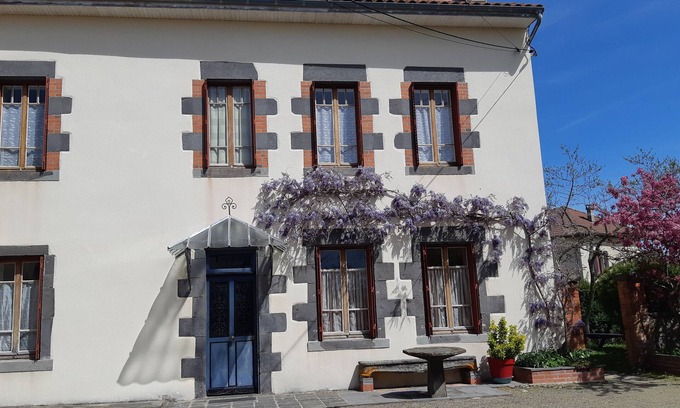 Charbonnieres-les-Vieilles House | Maison au Sein D'un Parc Idéale Pour les Familles