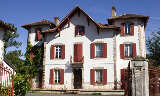 Saint-Etienne-de-Baigorry House | Maison de Maître 500m2,renovated, sleeps 22, center of St Etienne de Baïgorry