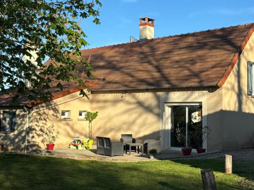 Saint-Bonnet-Troncais House | Maison à la campagne, au calme, avec grand jardin clos