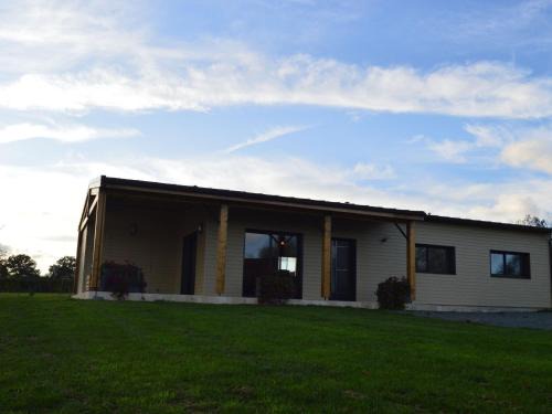 Pouligny-Saint-Martin House | Maison éco-responsable avec terrasse, jardin privé et aménagement fauteuil roulant à Pouligny-Saint-Martin - FR-1-591-224