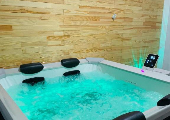 Broons Apartment | Maison 2 chambres avec jaccuzi de 2 à 4 pers