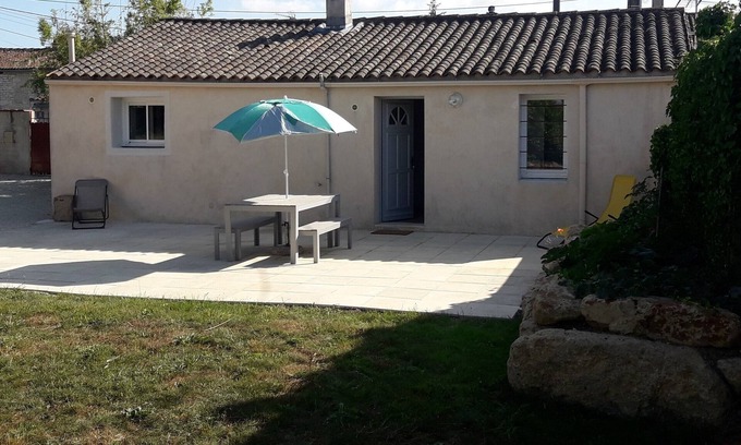 Dampierre-sur-Boutonne House | Maison au Calme Avec Jardin, Terrasse et Barbecue