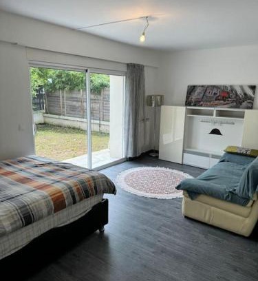 Bron Villa | Maison avec Jardin Bron Centre Proche EUREXPO
