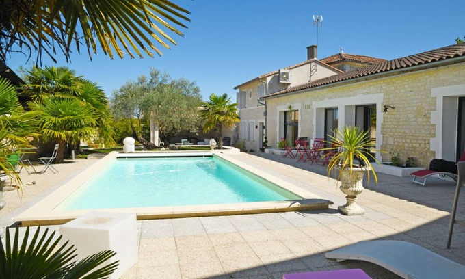 Sigogne House | Maison Avec Piscine et Jacuzzi