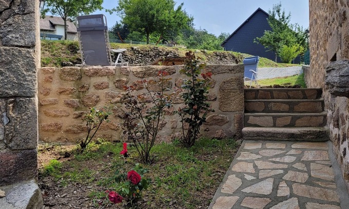 Perols-sur-Vezere House | Maison Avec Terrasse sur le Plateau de Millevaches