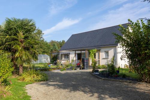 Saint-Yvi House | Maison avec terrasse et jardin