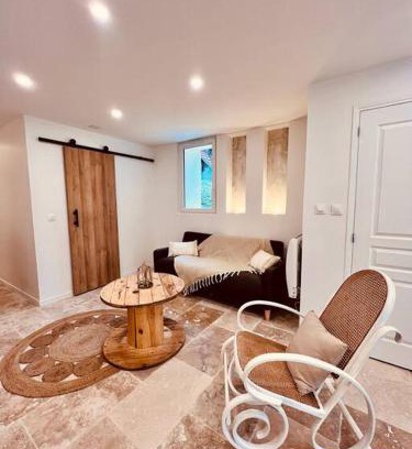 Dampsmesnil House | Maison Aveny Spa