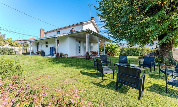 Salles House | Maison Badet - Salles in the Heart of the Landes Girondines