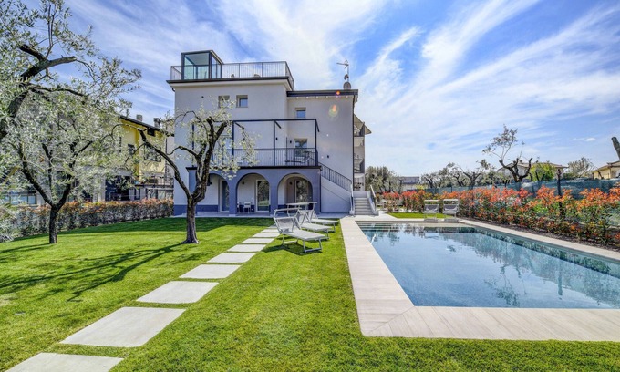 Toscolano Maderno Apartment | Maison Bellini 3 with pool and near to the lake