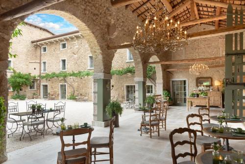 Ceredello House | Maison Benedictine