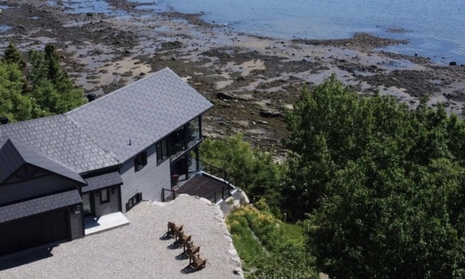 Saint-Simeon House | Maison Bord du Fleuve