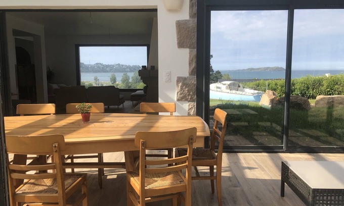 Louannec House | Maison Bretonne Fraichement Rénovée Avec vue mer Panoramique et Sauna