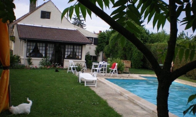 Saacy-sur-Marne House | Maison Briarde sleeps 6, heated pool, private garden, private parking