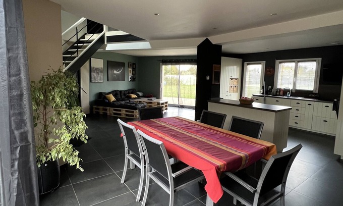 Monce-en-Belin House | Maison Calme 135 m2 a 6 kms du Circuit 24h Entièrement Clos Animaux Bienvenus