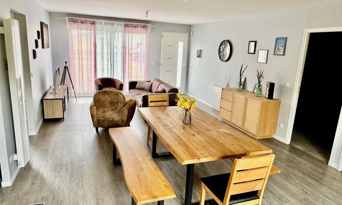 Saint-Fromond House | Maison Calme de 3 Chambres. Idéal Pour Pour les Familles