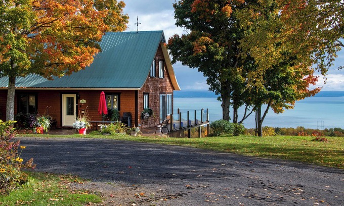 Pointe-au-Pic House | Maison Canadienne, 53-acre domain spectacular views on the river, hiking trails