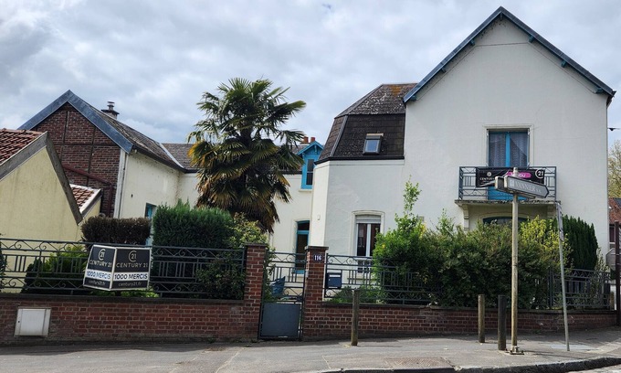 Peronne House | Maison Centre Ville
