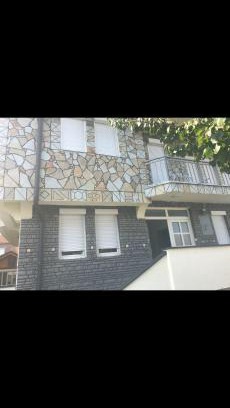 Brekoc House | Maison Centre