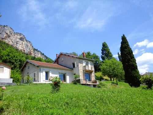 Plan-de-Baix House | Maison charmante à Plan-de-Baix avec vue montagne.