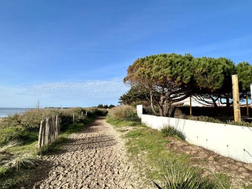 La Gueriniere House | Maison confortable face à la mer, 7 couchages, terrasse, jardin, wifi, parking, animaux acceptés - FR-1-224B-211