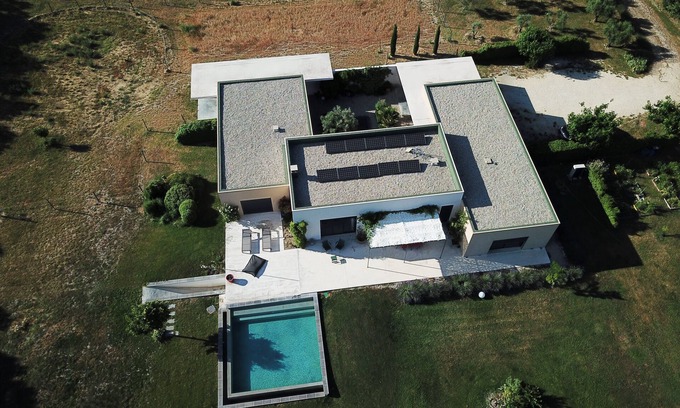 Visan House | Maison Contemporaine au Milieu des Chênes Truffiers, Drome Provençale Visan