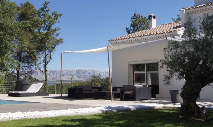 Belcodene House | Maison Contemporaine au Cœur de la Provence Entre Aix en Provence et Marseille