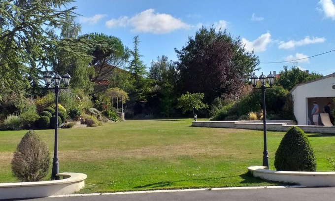 Saint-Georges-du-Bois Bed & Breakfast | Maison Coquelicot