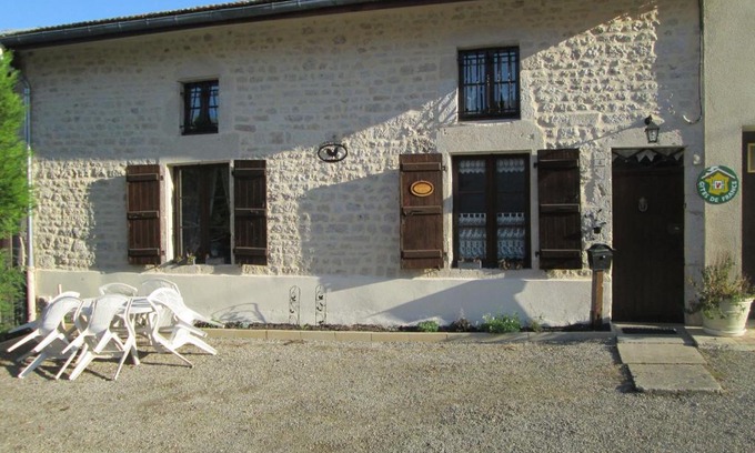 Breheville House | Maison cosy avec terrasse, 3 chambres, wifi, animaux acceptés, idéal pour familles en Meuse - FR-1-585-2