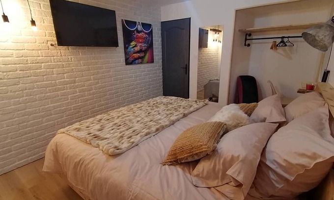 Calais House | Maison Déco Pop Et Chaleureuse Avec Spa, Sauna