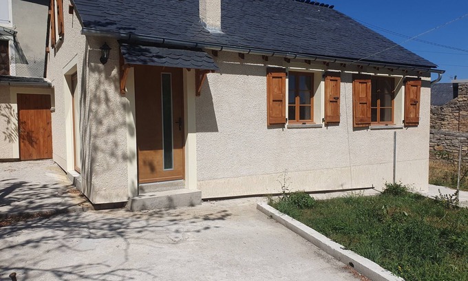 Mende House | Maison Dépendance
