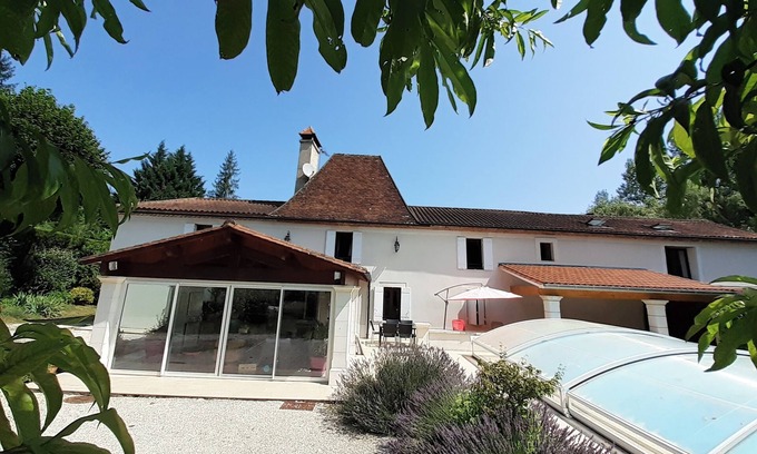 Eyliac House | Maison D'hôtes à la Campagne Avec Piscine Jacuzzi Rivière