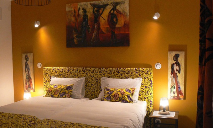 Saint-Laurent-la-Roche House | Maison D'hôtes Chambre Africaine