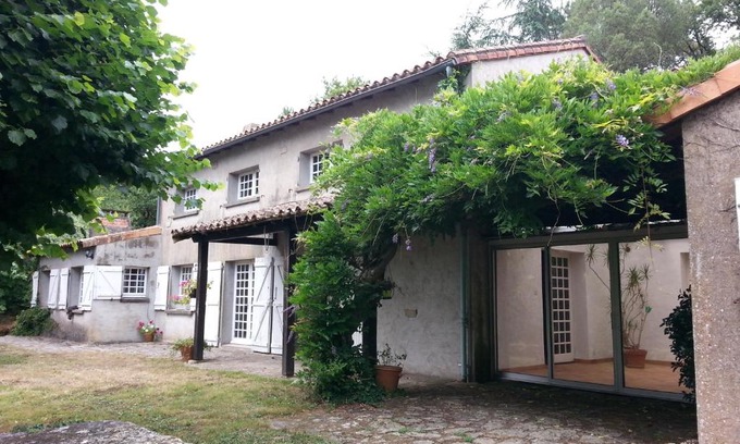Mortagne-sur-Sevre Bed & Breakfast | Maison d'hôtes Les Beaux Chenes