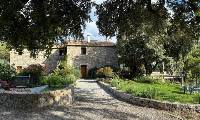 Guitera-les-Baines Bed & Breakfast | Maison d'Hôtes Zella