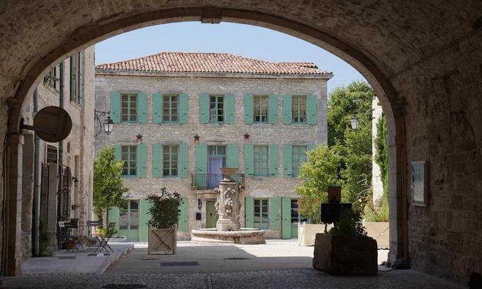 Barjac Bed & Breakfast | MAISON D'HOTES LA GOURGUILLE