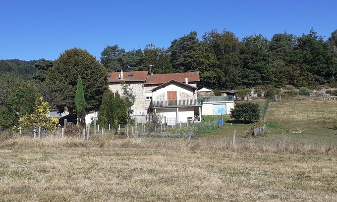 Chazelles-sur-Lavieu Apartment | Maison de campagne calme et sérénité