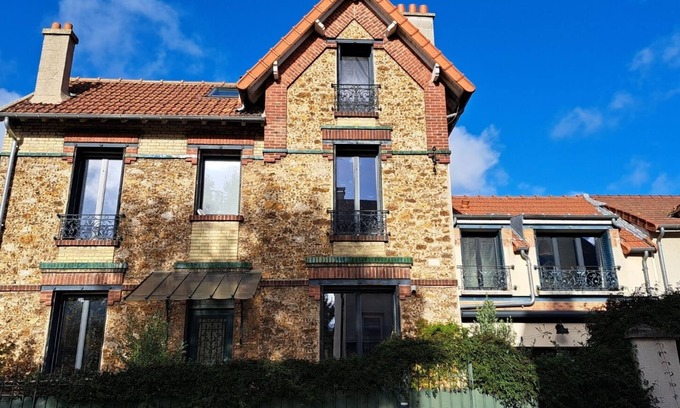 Puteaux House | Maison de Caractère, 5 Chambres, au Calme à 10minutes de Paris